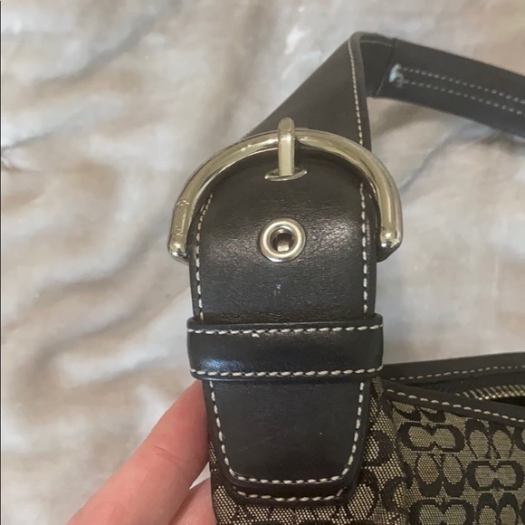 Small Monogrammed Coach Shoulder Bag. - Picture 4 of 7